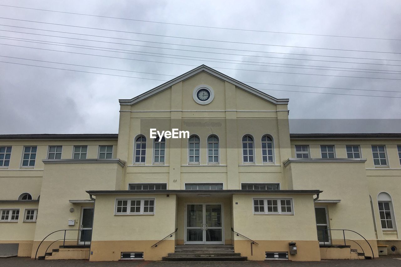 VIEW OF BUILDING AGAINST SKY