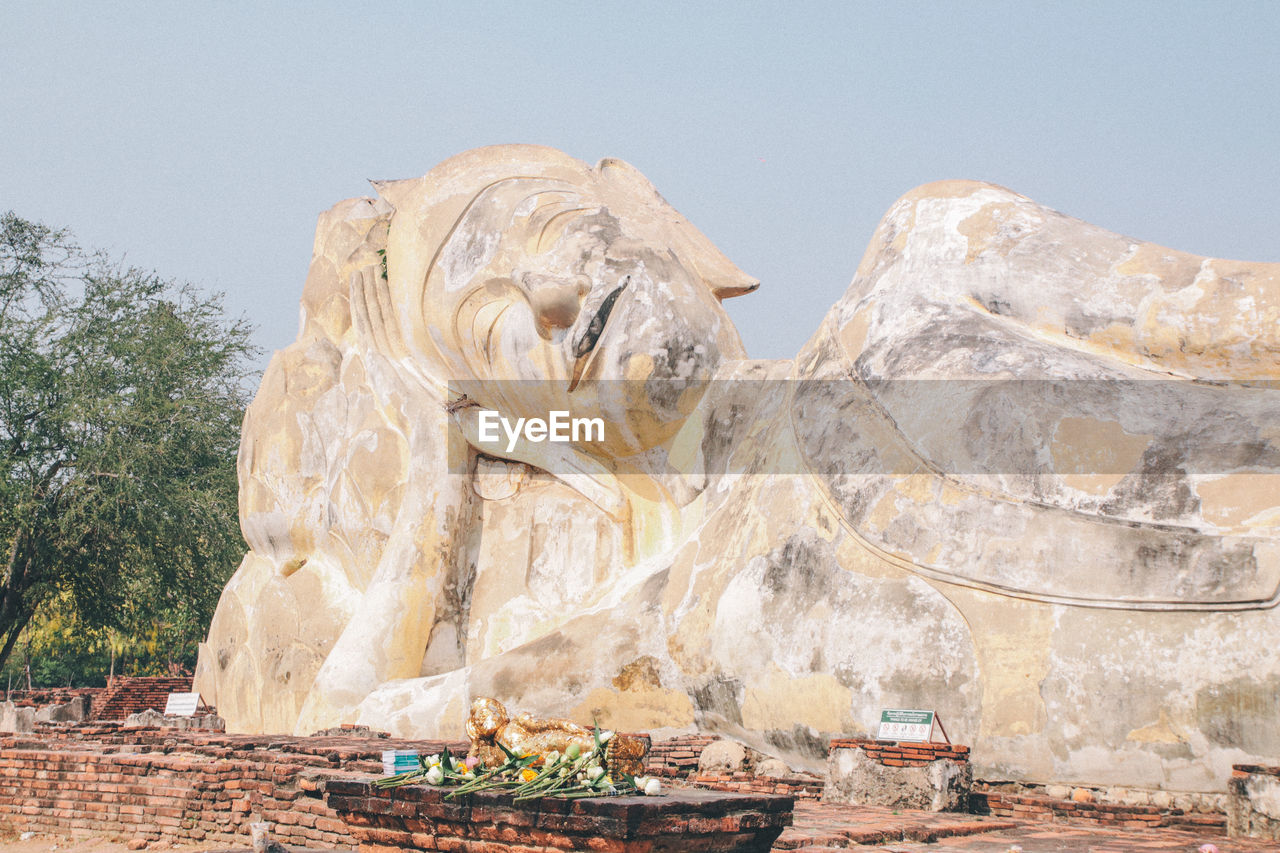 LOW ANGLE VIEW OF STATUES ON THE ROCK