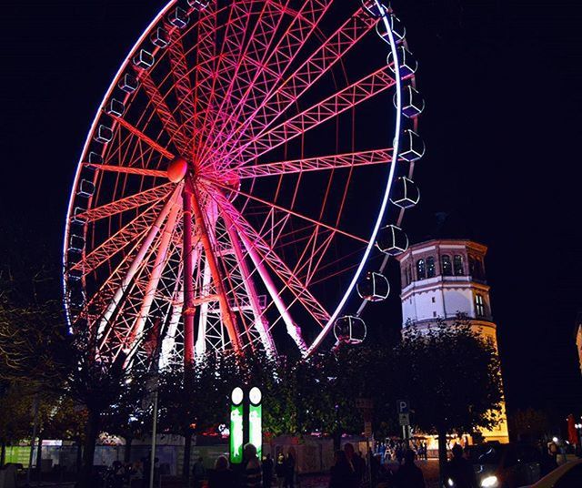 LOW ANGLE VIEW OF FERRIS WHEEL AGAINST SKY AT NIGHT