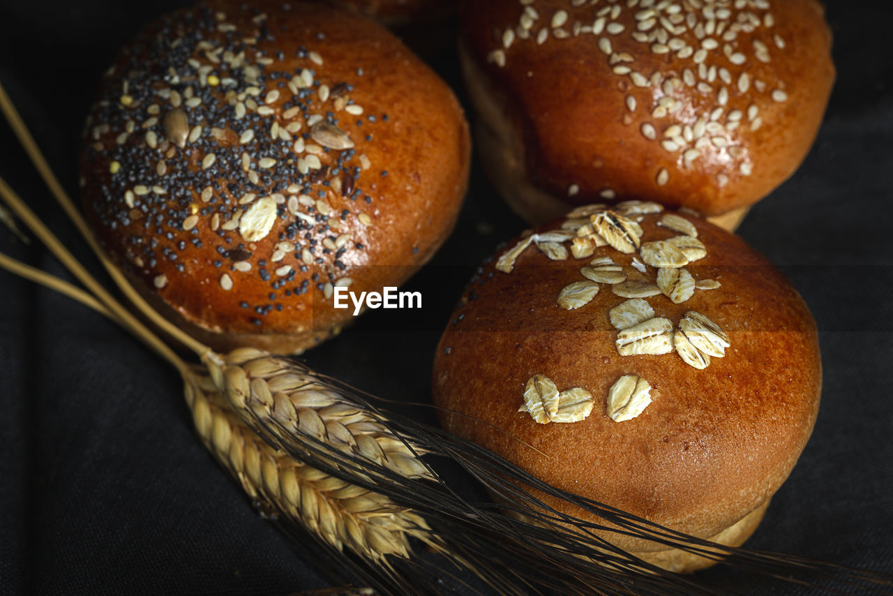 CLOSE-UP OF BREAD IN BASKET