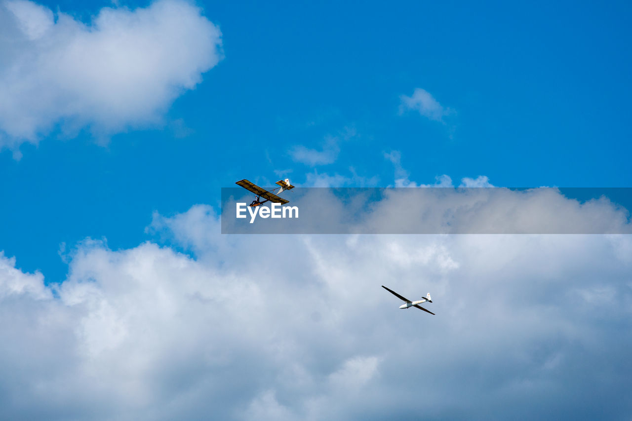 Low angle view of airplanes flying in sky