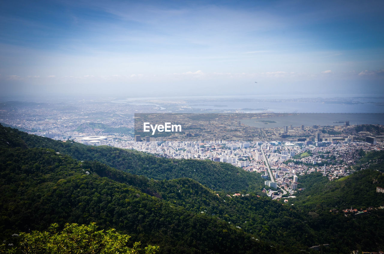 AERIAL VIEW OF CITYSCAPE AGAINST SKY