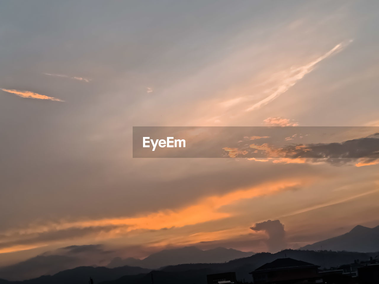 LOW ANGLE VIEW OF CLOUDY SKY DURING SUNSET