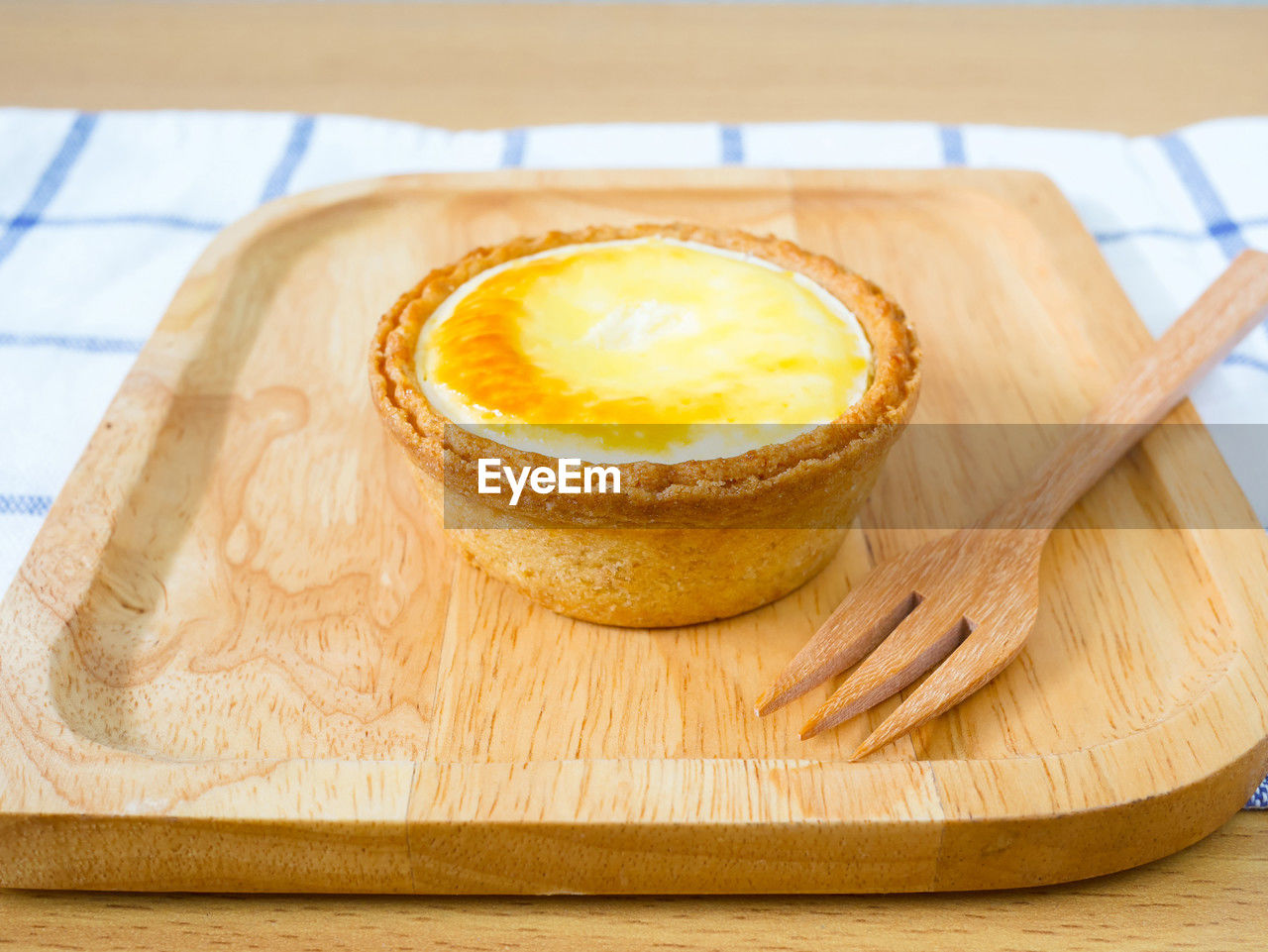 food and drink, food, dish, cutting board, wood, freshness, produce, healthy eating, indoors, wellbeing, kitchen utensil, no people, dessert, eating utensil, studio shot, sweet food, citrus, sweet, spoon, fruit, close-up, plant, baked