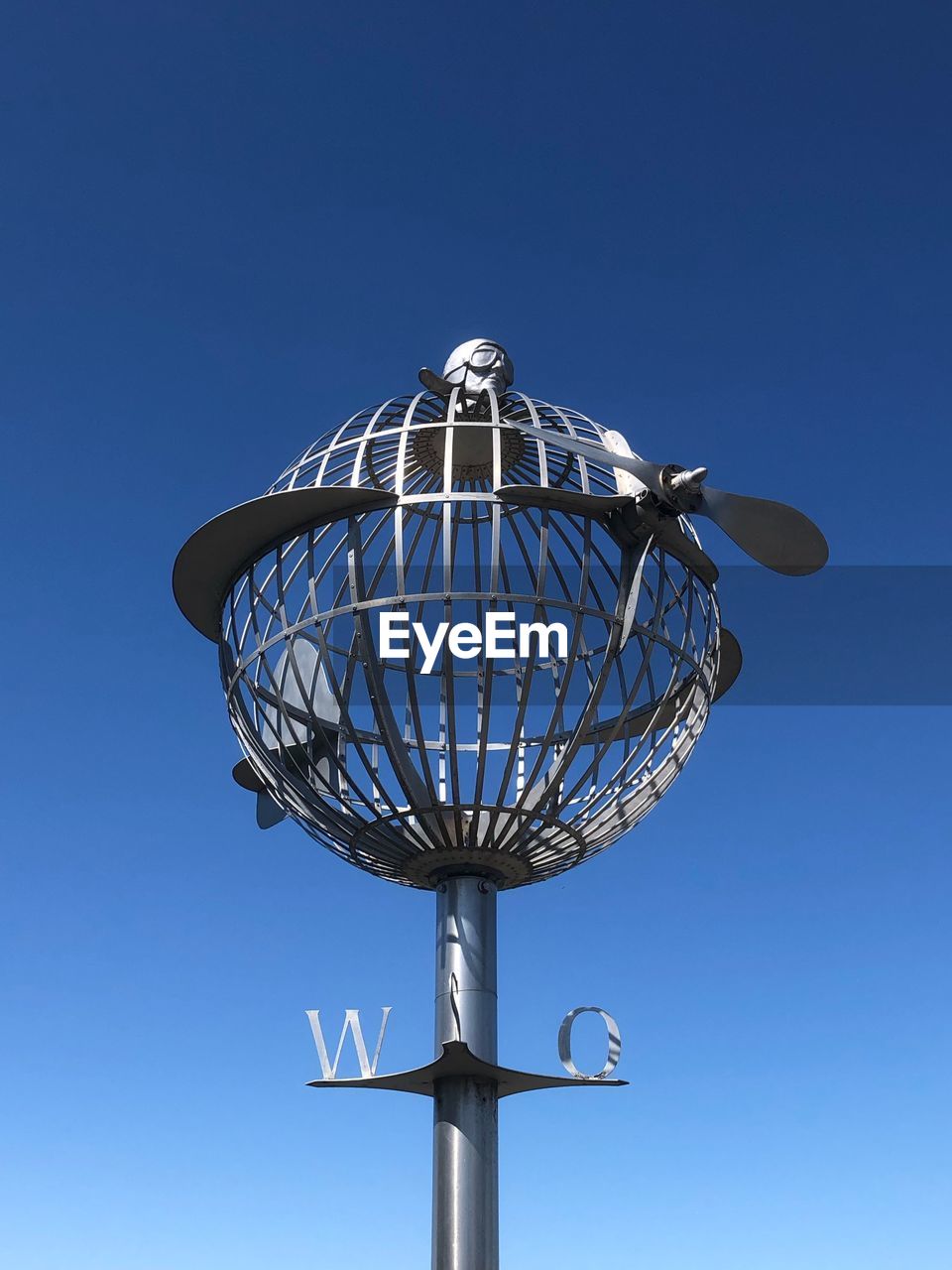 LOW ANGLE VIEW OF BASKETBALL HOOP AGAINST SKY