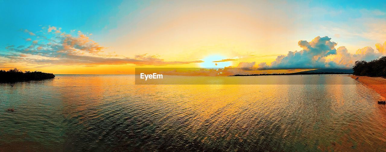 SCENIC VIEW OF SEA AGAINST SUNSET SKY