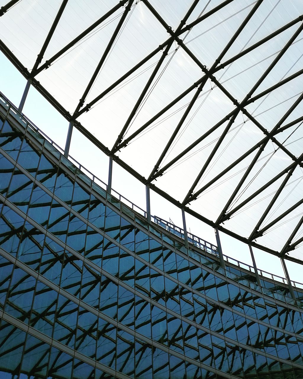 LOW ANGLE VIEW OF MODERN CEILING