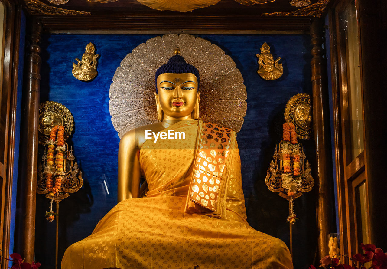 Budhha golden statue isolated in details 