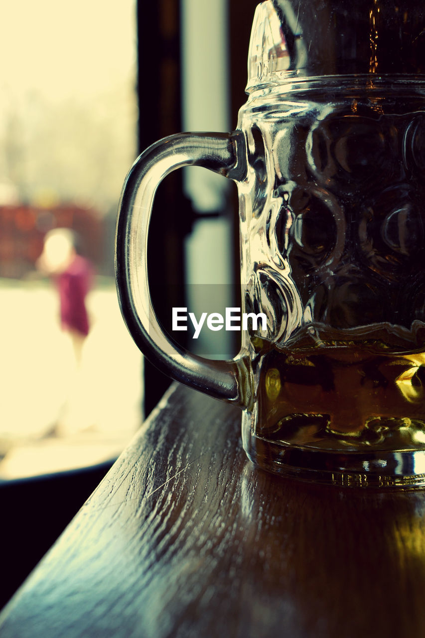 CLOSE-UP OF BEER ON TABLE