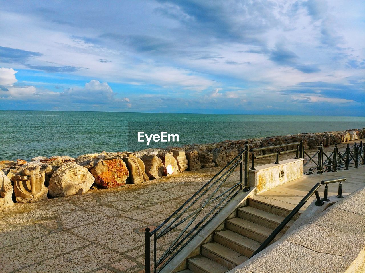 PANORAMIC SHOT OF SEA AGAINST SKY