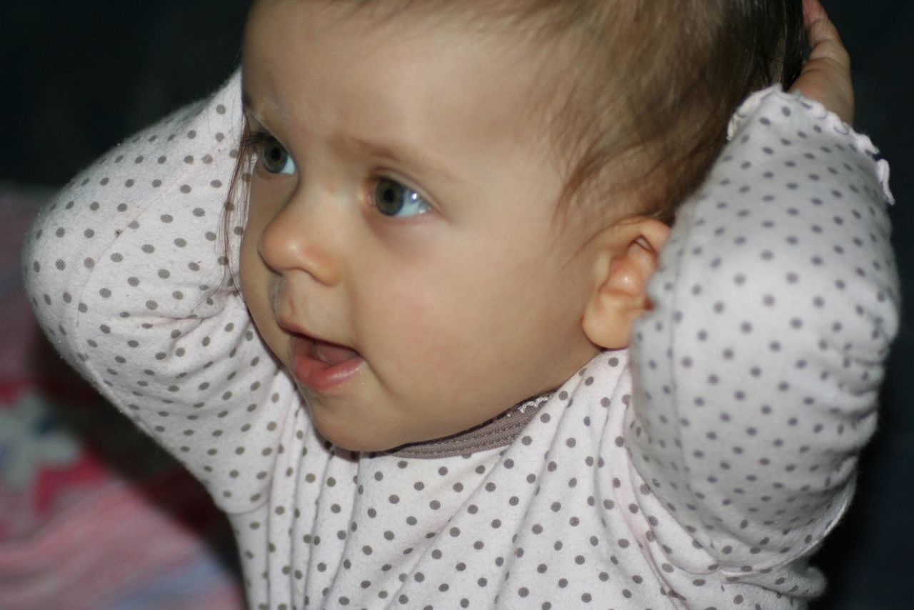 CLOSE-UP PORTRAIT OF GIRL