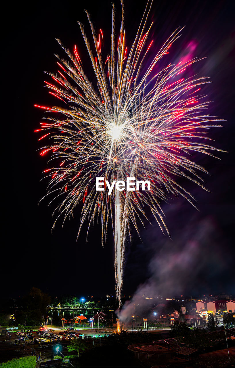fireworks, celebration, event, firework display, night, illuminated, exploding, motion, arts culture and entertainment, new year's eve, firework - man made object, architecture, city, building exterior, recreation, nature, sky, no people, multi colored, cityscape, emotion, outdoors, built structure, travel destinations, water, holiday