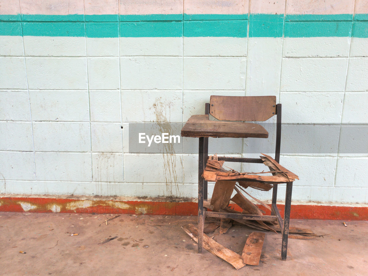 ABANDONED CHAIR IN ROOM