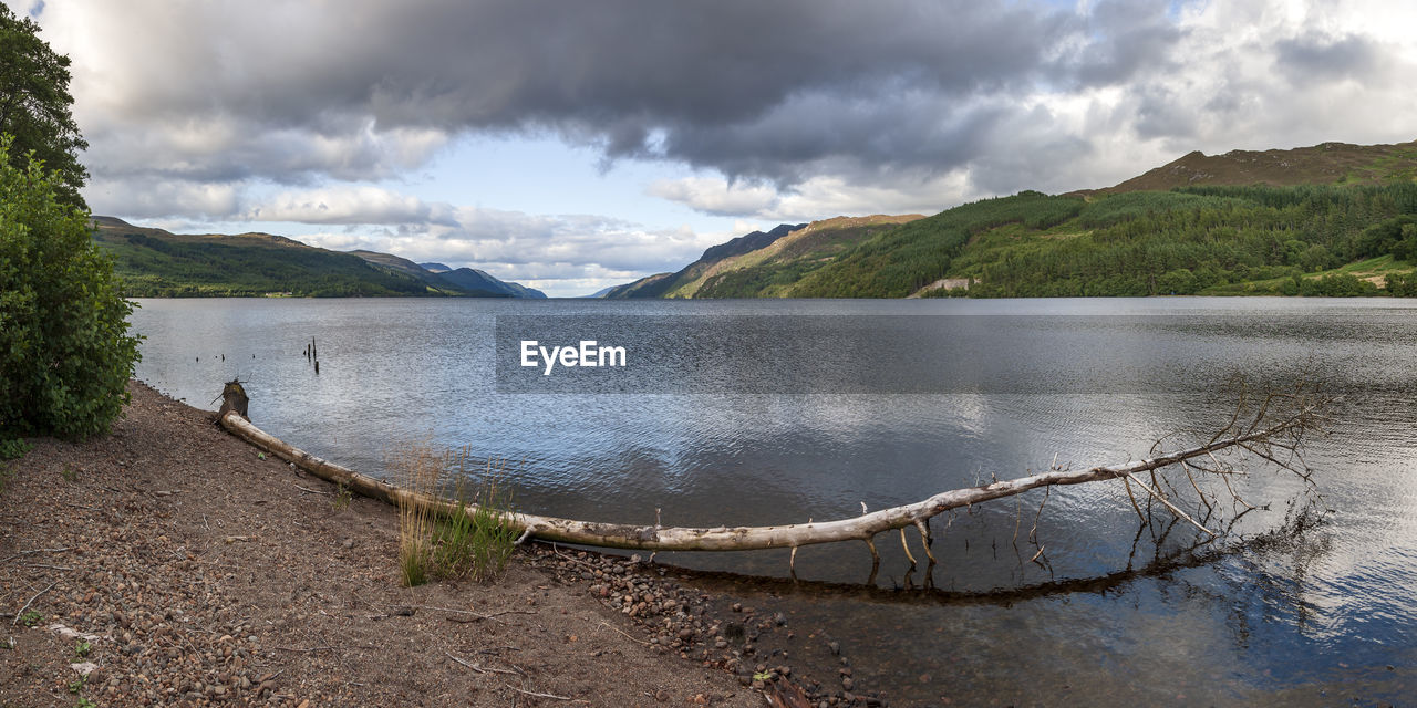 PANORAMIC VIEW OF LAKE AGAINST SKY