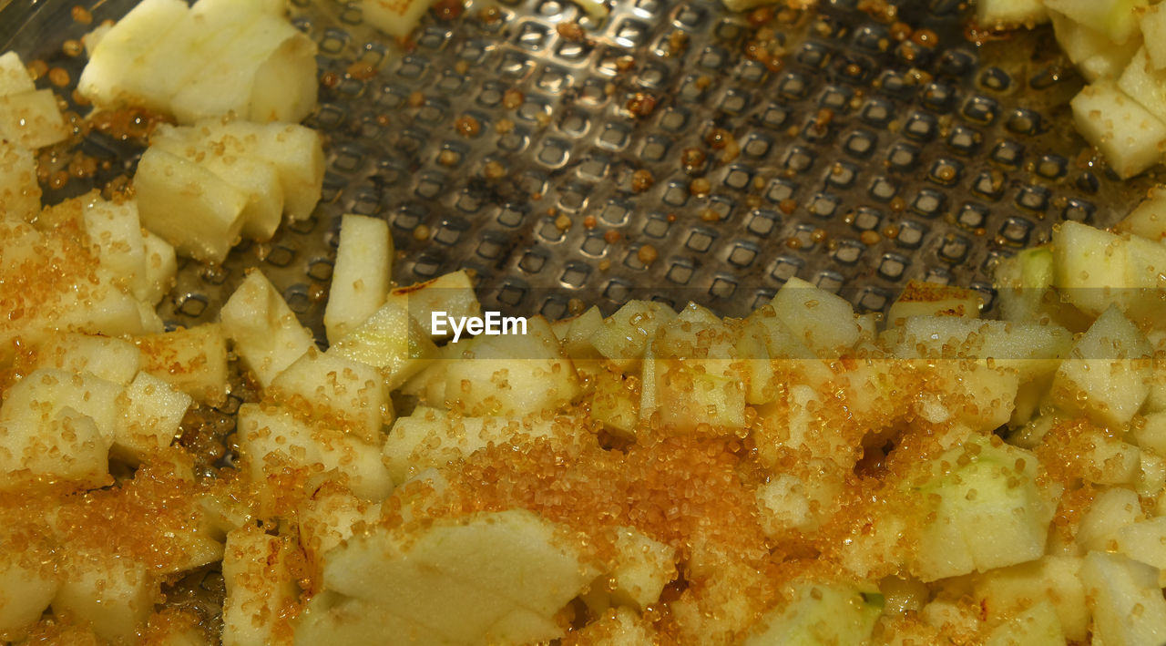 CLOSE-UP OF FOOD ON TABLE