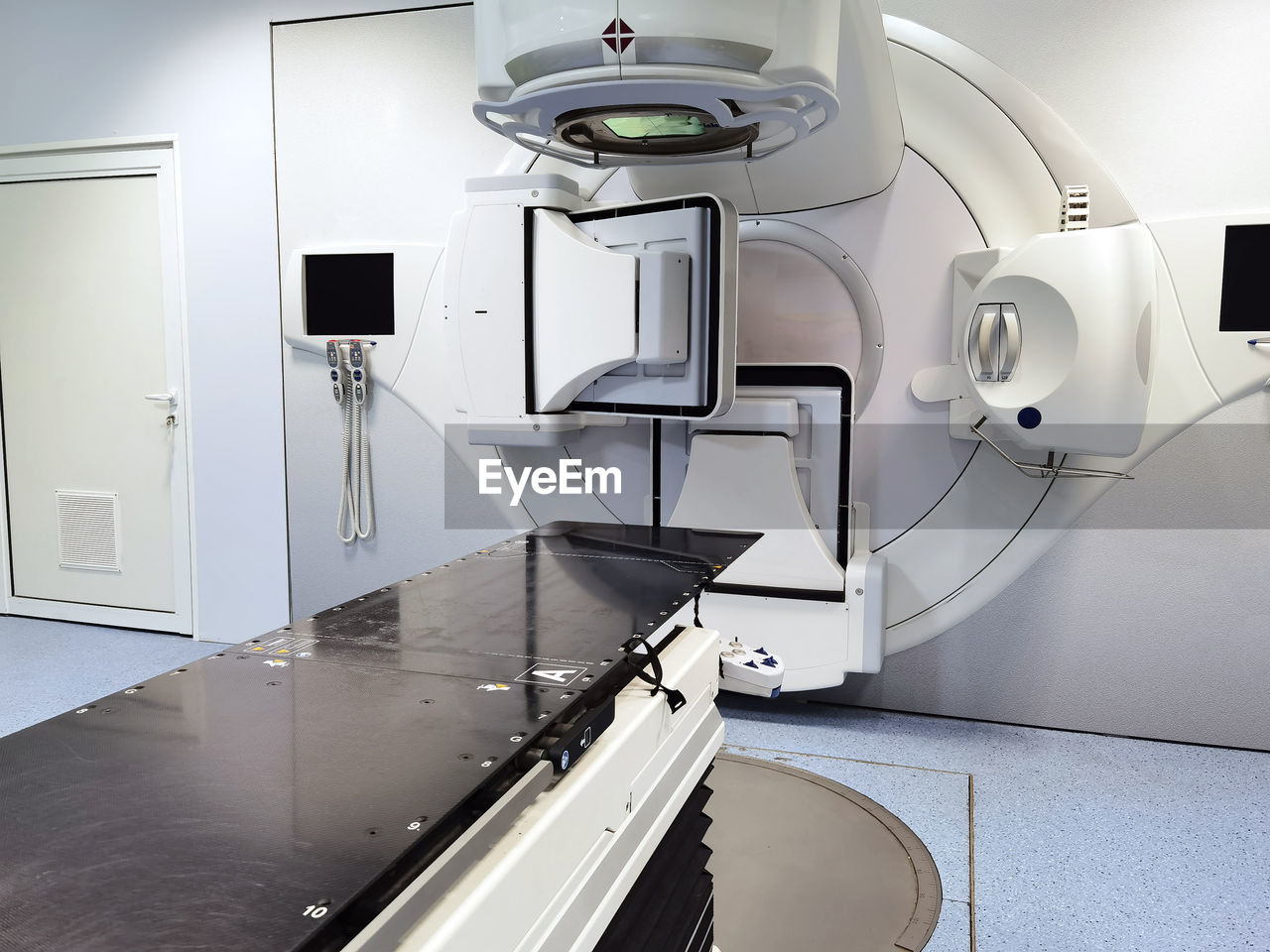 Medical advanced linear accelerator i