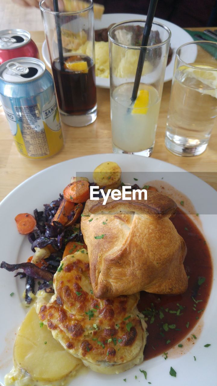 CLOSE-UP OF BREAKFAST SERVED ON PLATE