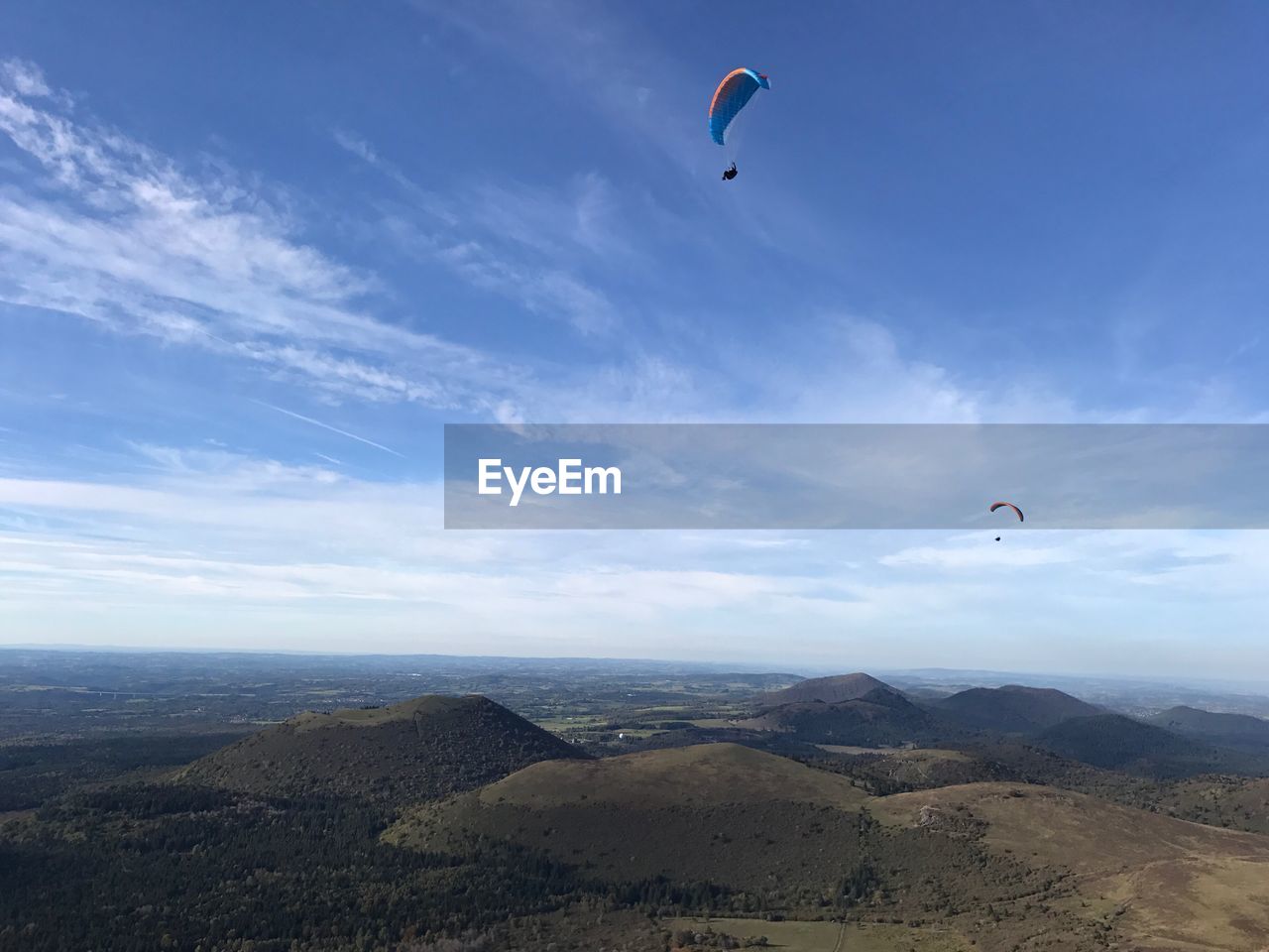 SCENIC VIEW OF PARAGLIDING AGAINST SKY