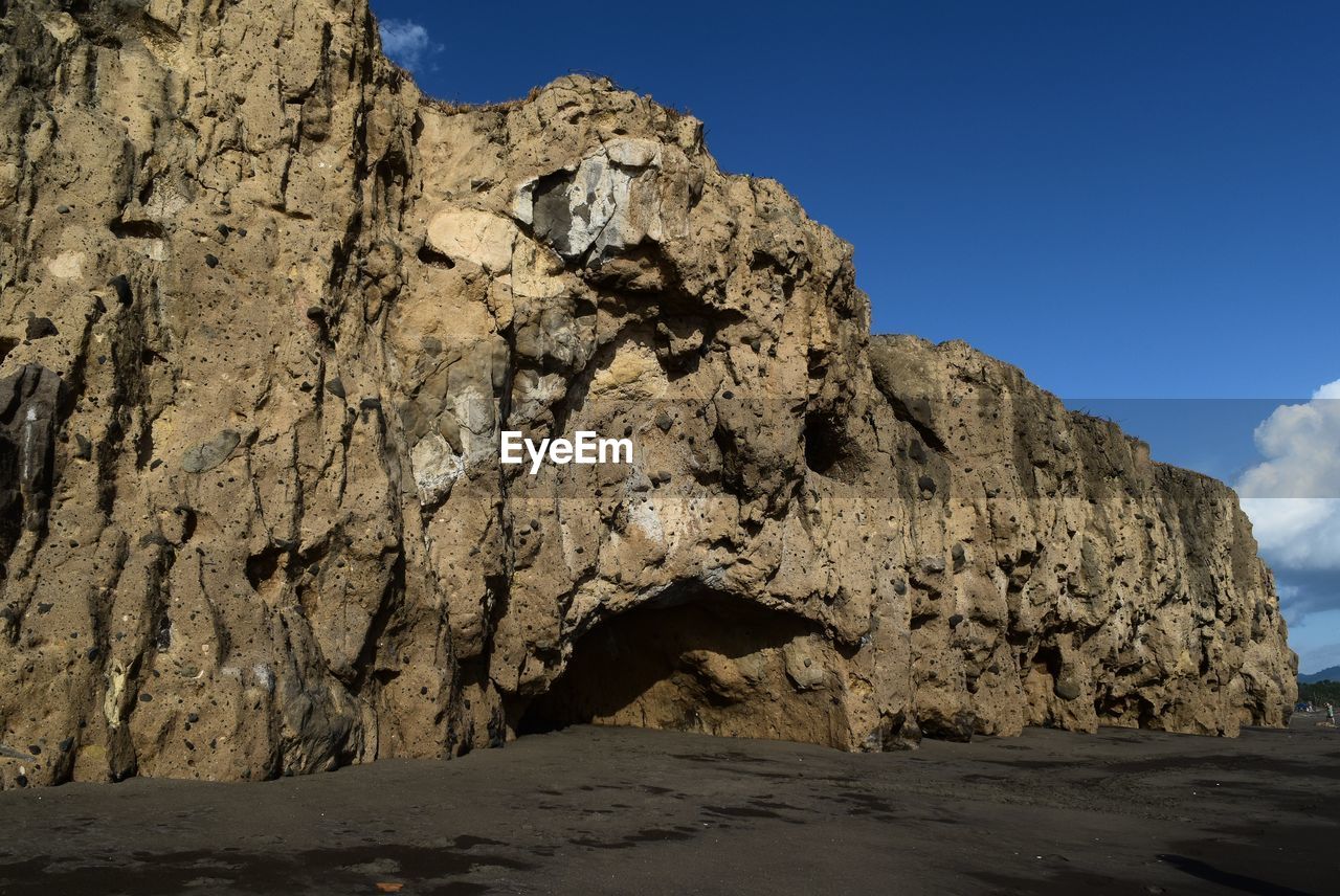 CLOSE-UP OF ROCK AGAINST SKY