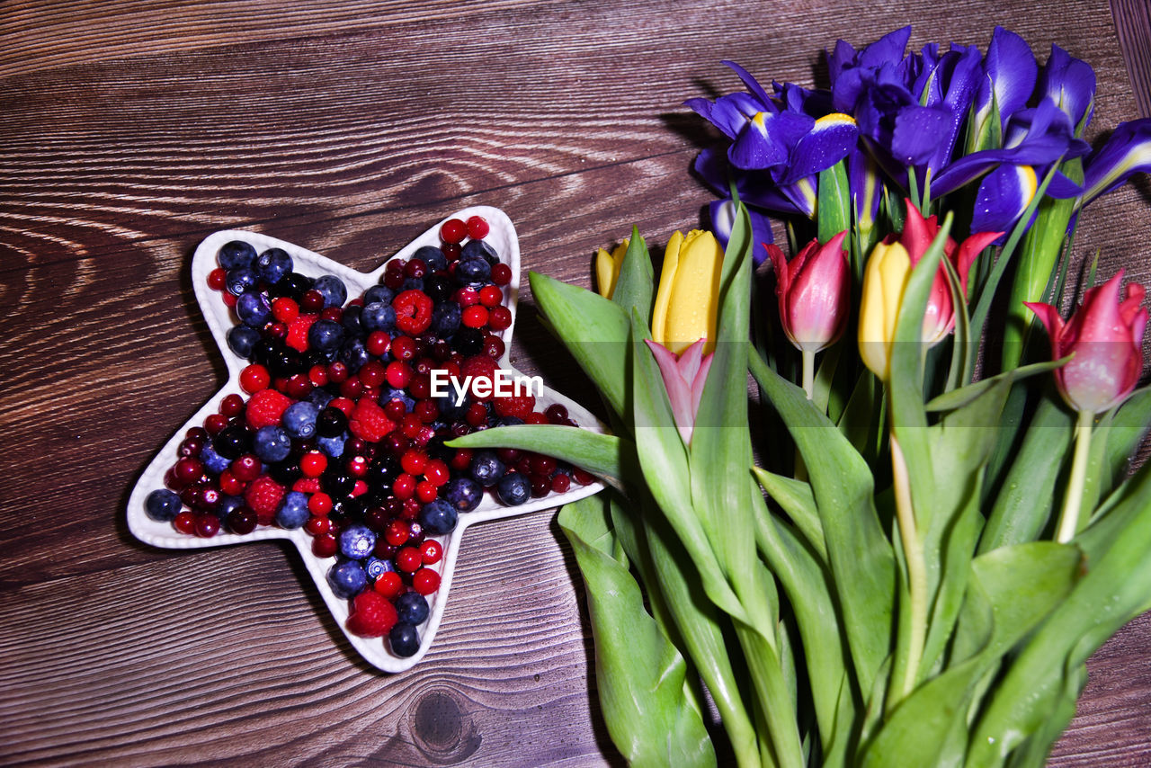 HIGH ANGLE VIEW OF MULTI COLORED TULIPS IN BOUQUET