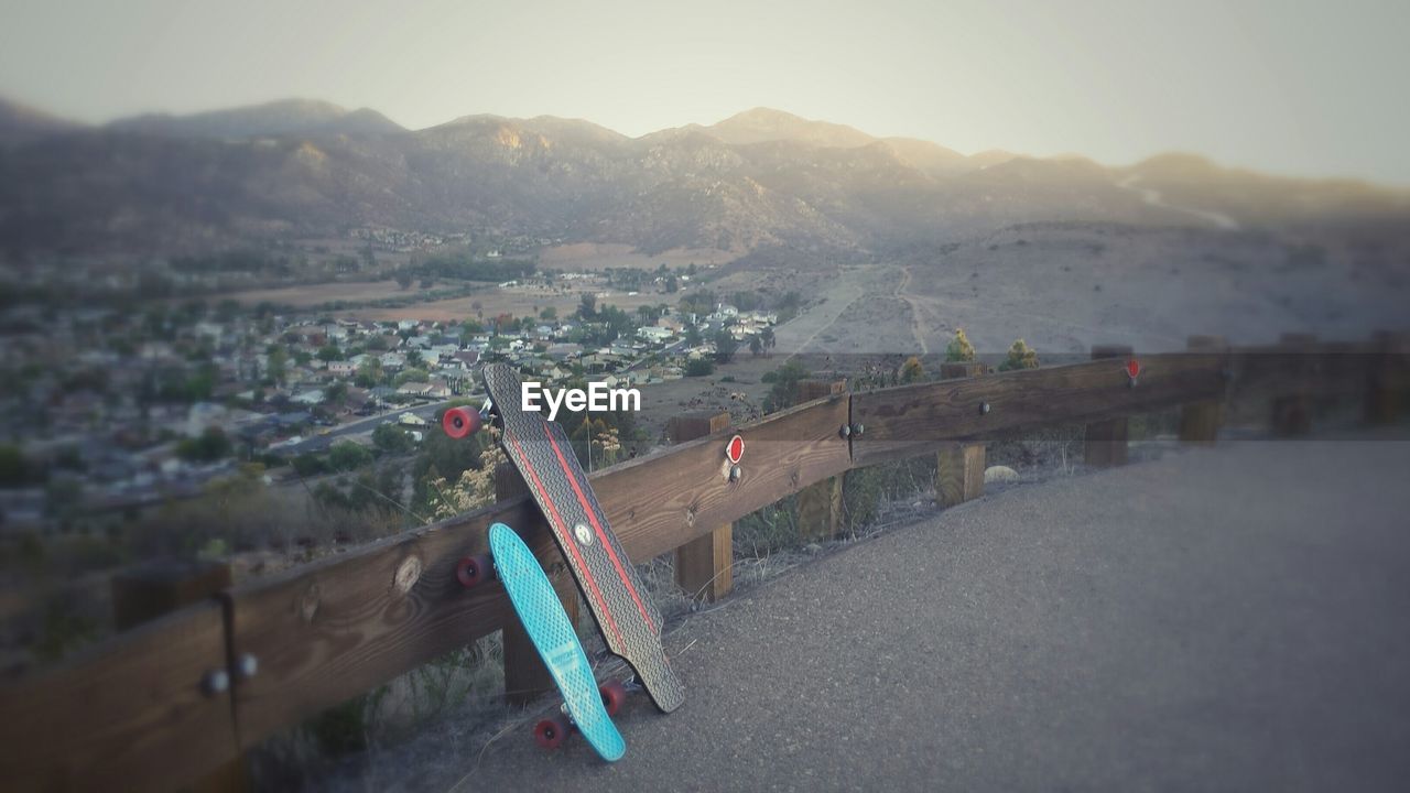 HIGH ANGLE VIEW OF GOLDEN GATE BRIDGE IN MOUNTAINS