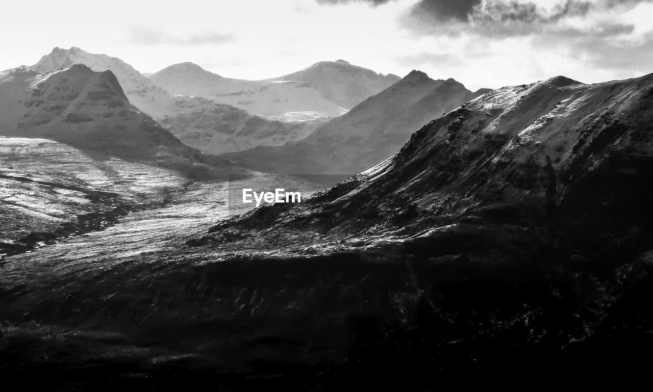 SCENIC VIEW OF SNOWCAPPED MOUNTAIN AGAINST SKY