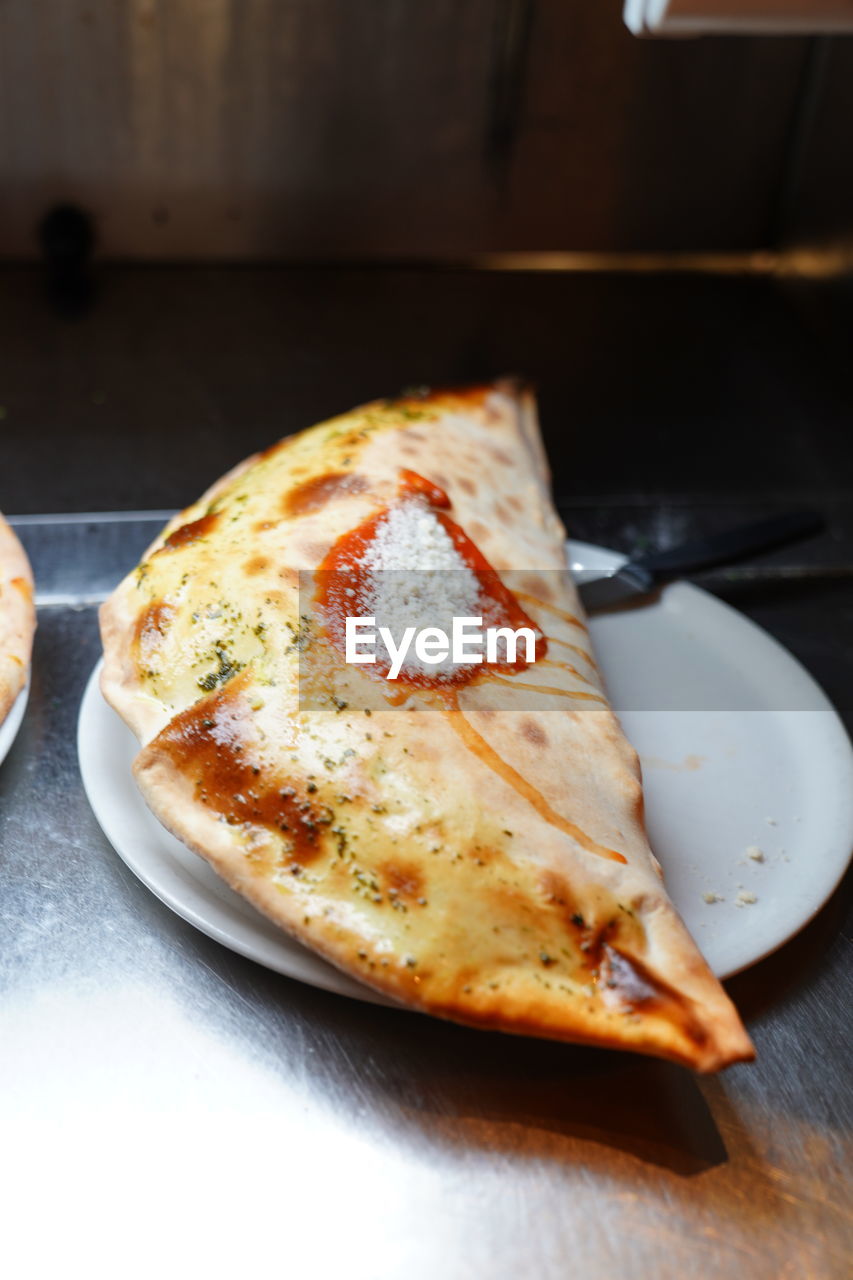 HIGH ANGLE VIEW OF BREAKFAST SERVED IN PLATE