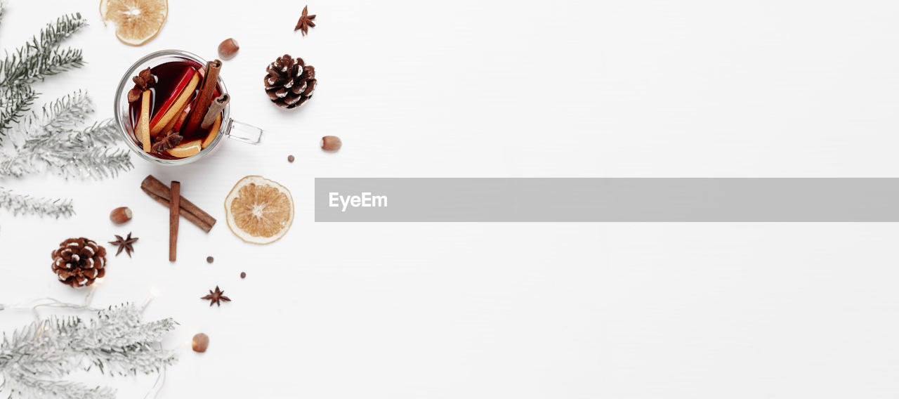 HIGH ANGLE VIEW OF COFFEE BEANS ON TABLE