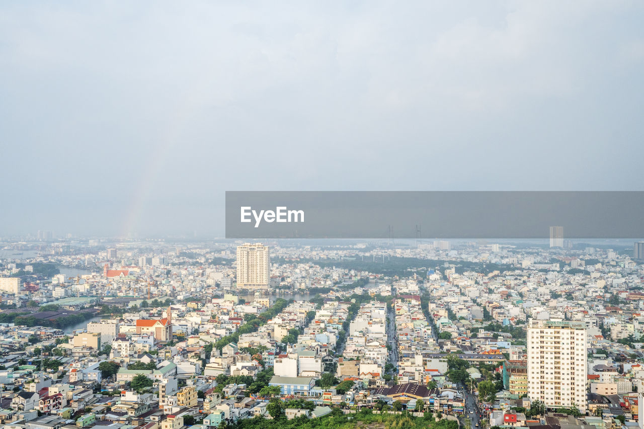 VIEW OF CITYSCAPE AGAINST SKY