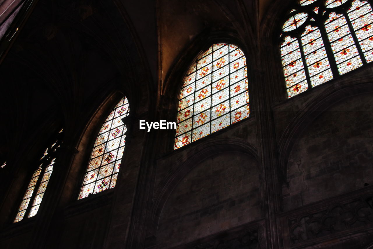 LOW ANGLE VIEW OF BUILDING SEEN THROUGH WINDOW