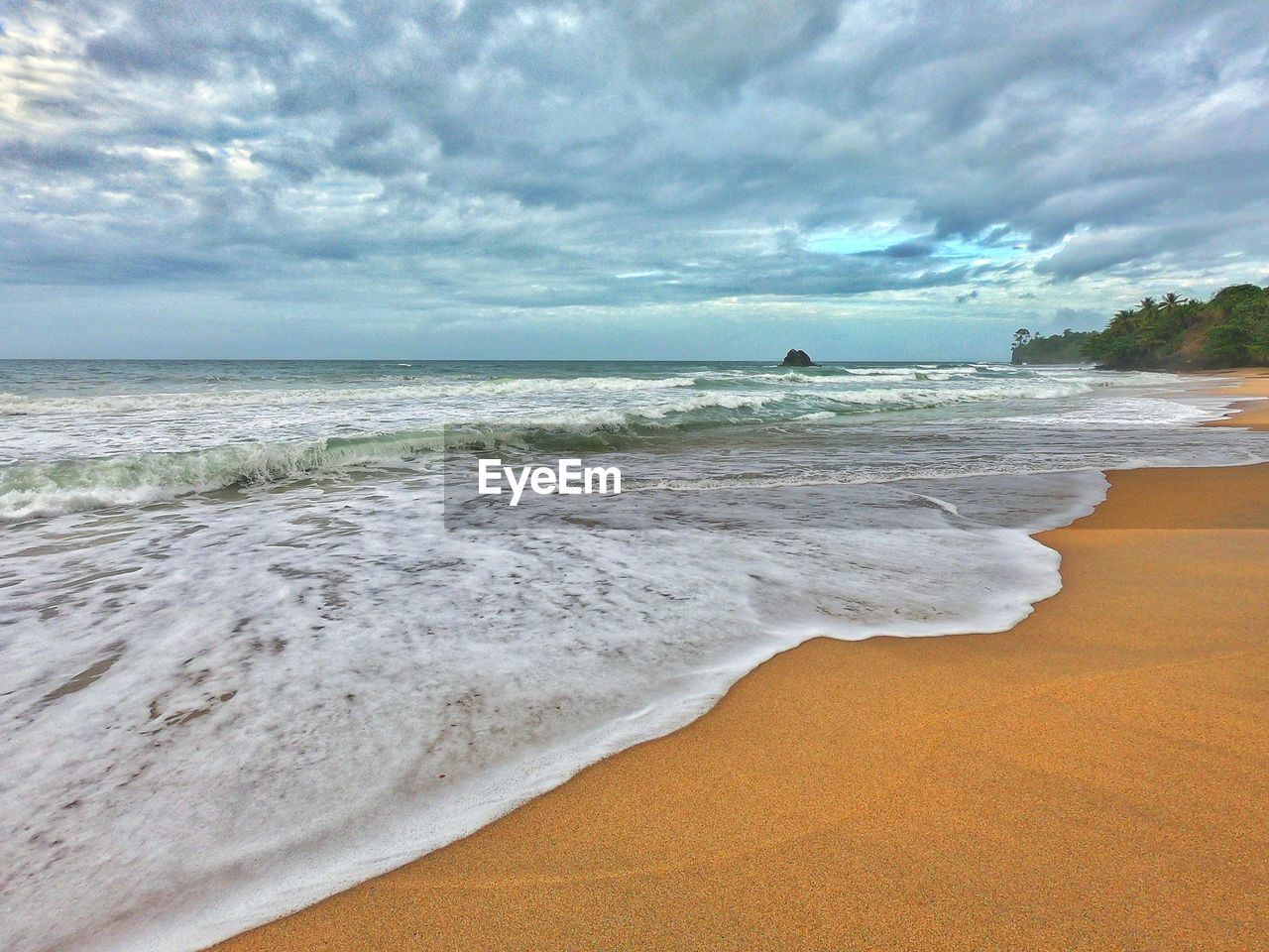 PANORAMIC VIEW OF SEA AGAINST SKY