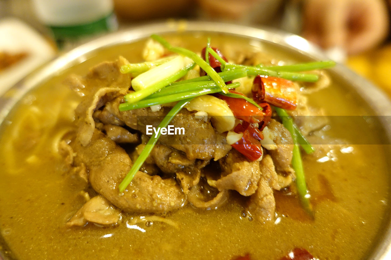 CLOSE-UP OF FOOD IN BOWL