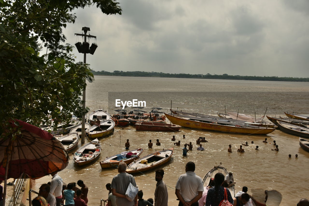 GROUP OF PEOPLE ON THE SHORE