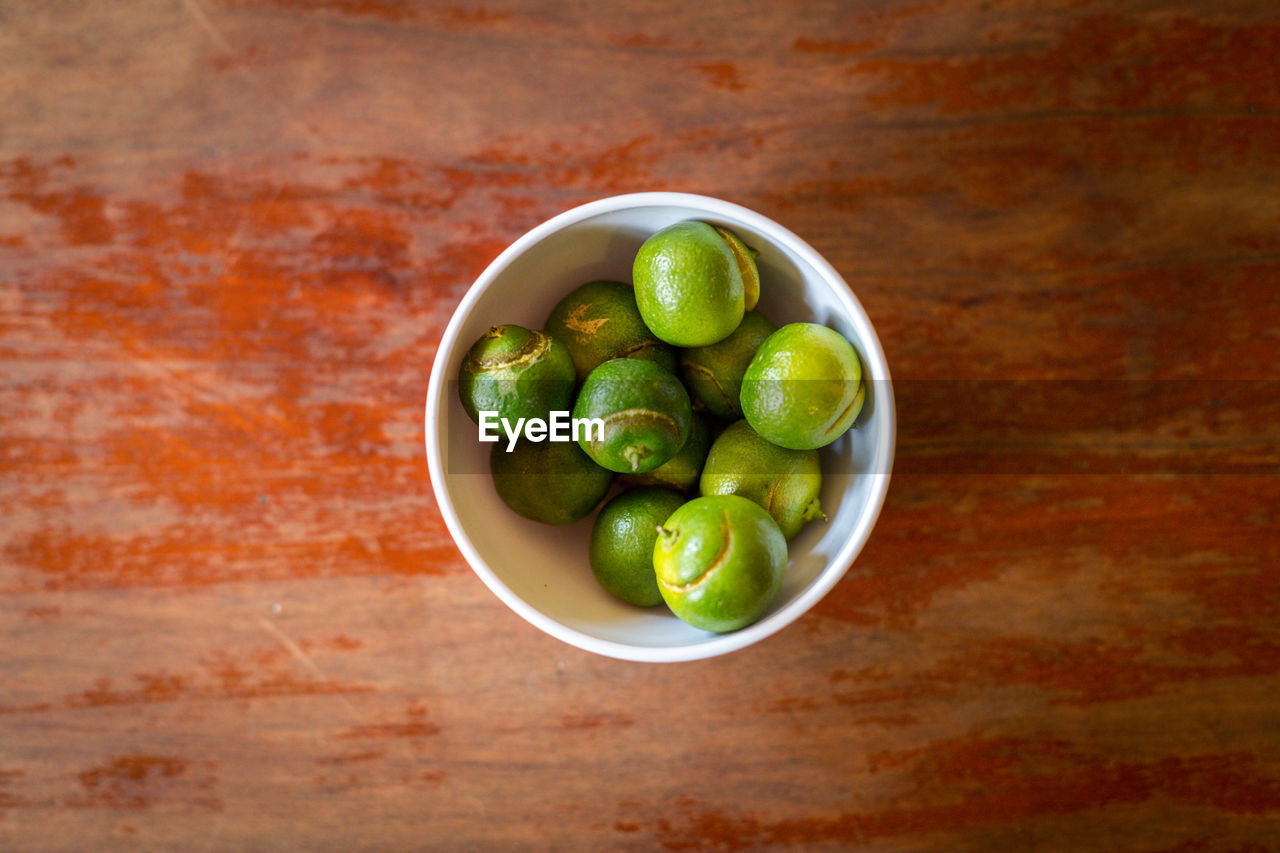 Directly above shot of limes in bowl on table