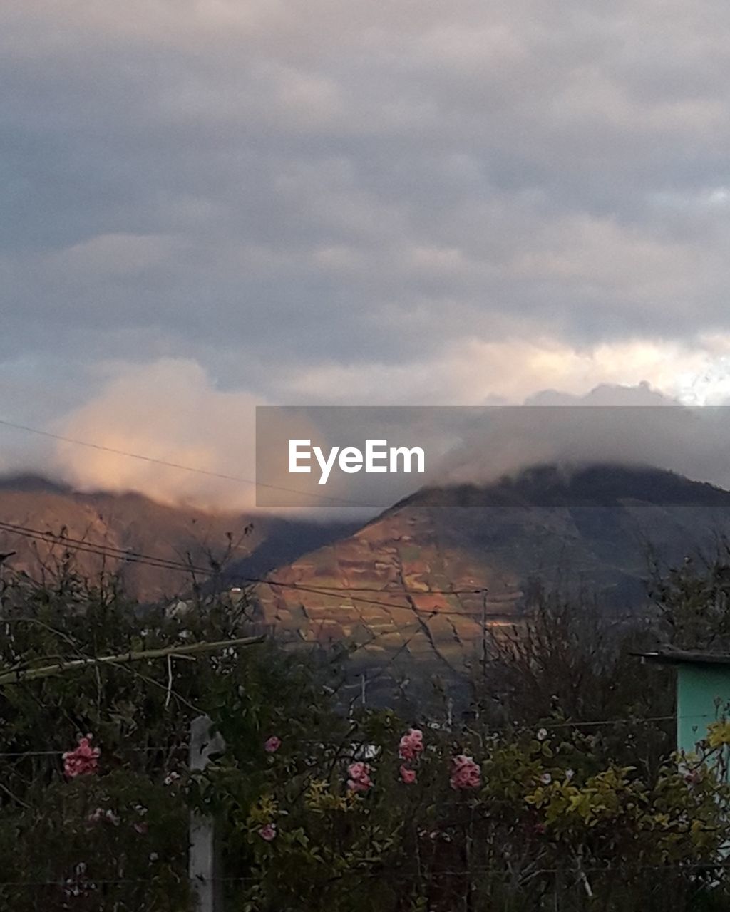 SCENIC VIEW OF MOUNTAIN AGAINST SKY