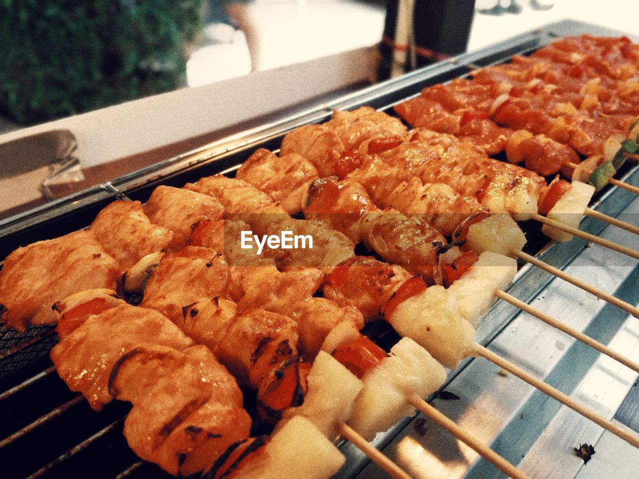 HIGH ANGLE VIEW OF BARBECUE GRILL
