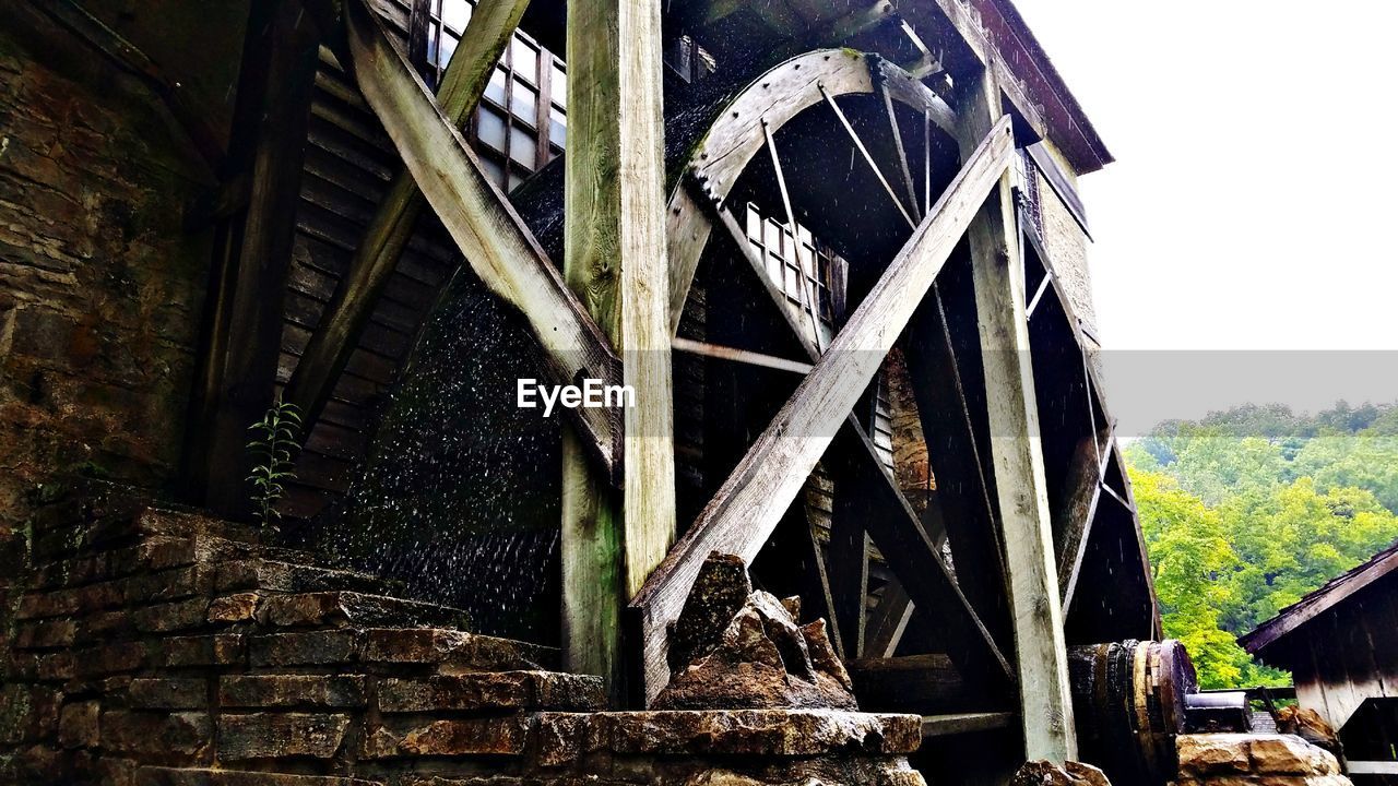 LOW ANGLE VIEW OF OLD BUILDING BY STAIRCASE