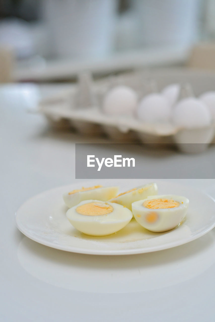 food and drink, egg, food, healthy eating, plate, freshness, indoors, breakfast, wellbeing, meal, egg yolk, no people, focus on foreground, close-up, dish, table, white, produce, boiled, boiled egg, baked