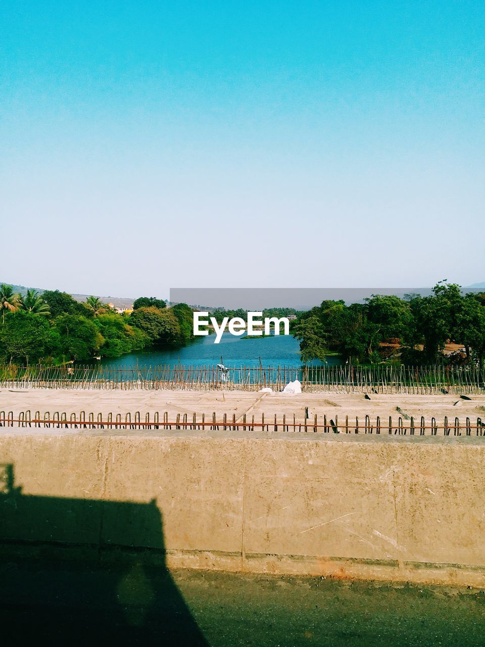 PANORAMIC VIEW OF SEA AGAINST CLEAR BLUE SKY