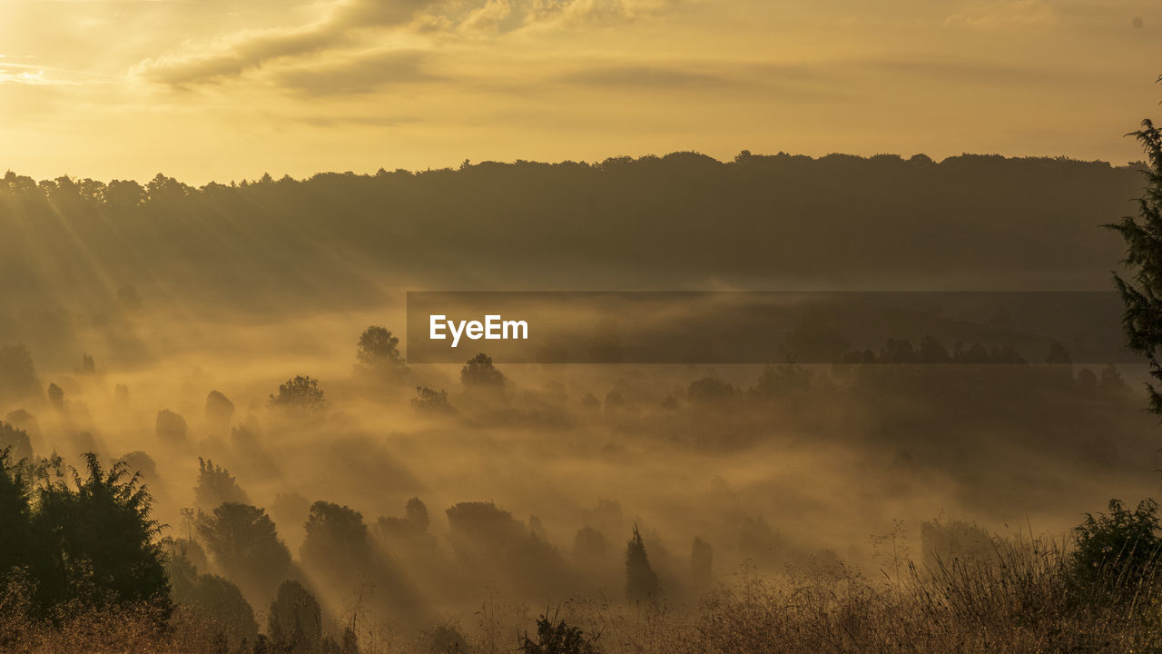 SCENIC VIEW OF LANDSCAPE AGAINST SKY AT SUNSET