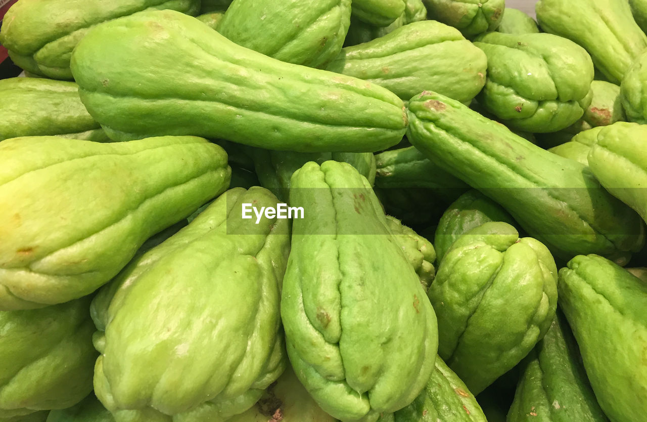 FULL FRAME SHOT OF FRESH GREEN MARKET