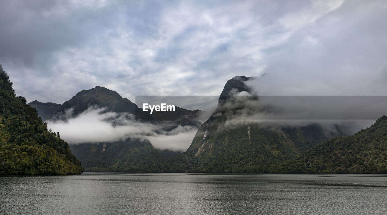 SCENIC VIEW OF LAKE AMIDST MOUNTAINS AGAINST SKY