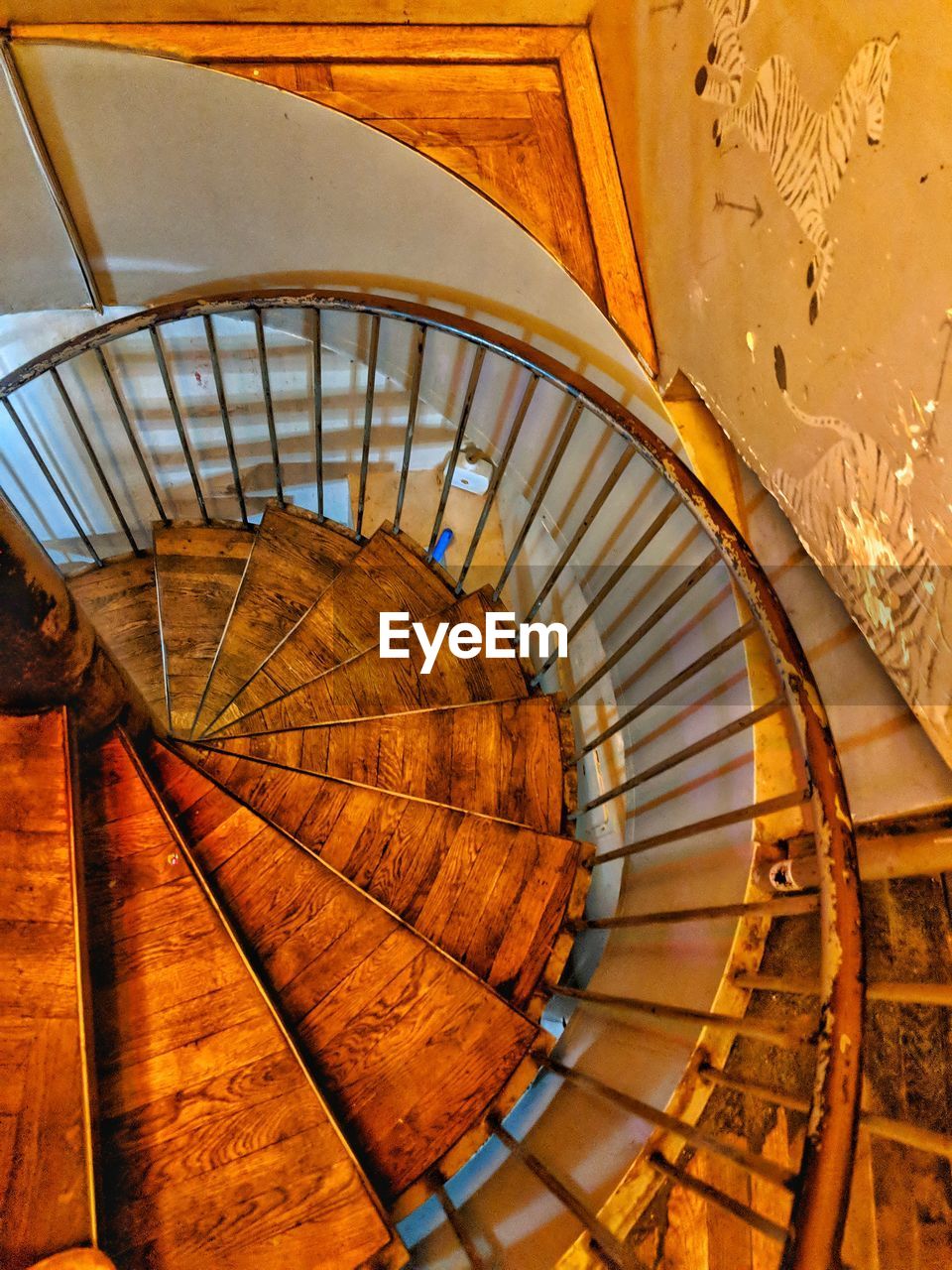 DIRECTLY BELOW SHOT OF SPIRAL STAIRCASE OF BUILDING