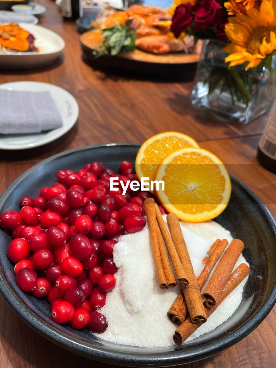 HIGH ANGLE VIEW OF FRUITS IN PLATE