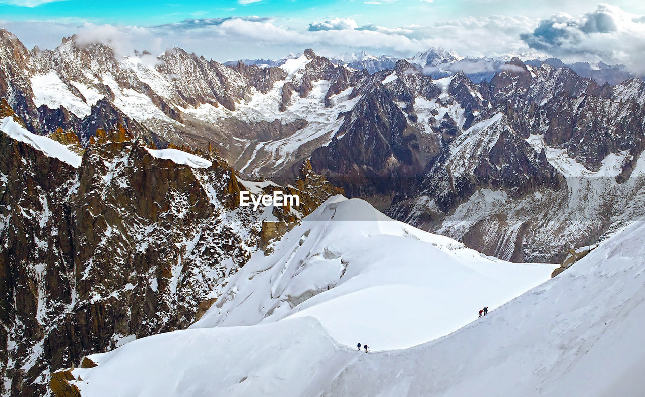 PANORAMIC VIEW OF SNOWCAPPED MOUNTAIN AGAINST SKY