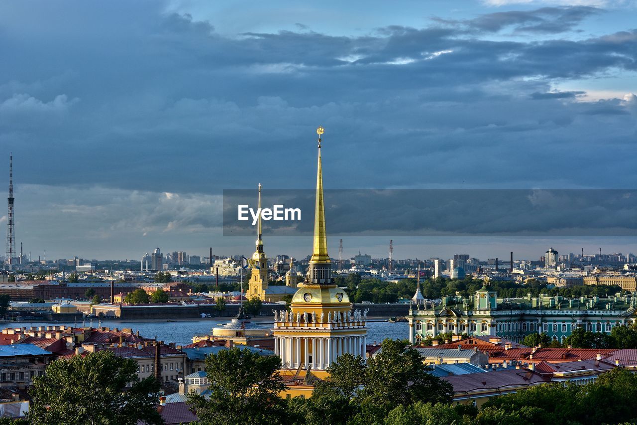 VIEW OF BUILDINGS AT WATERFRONT