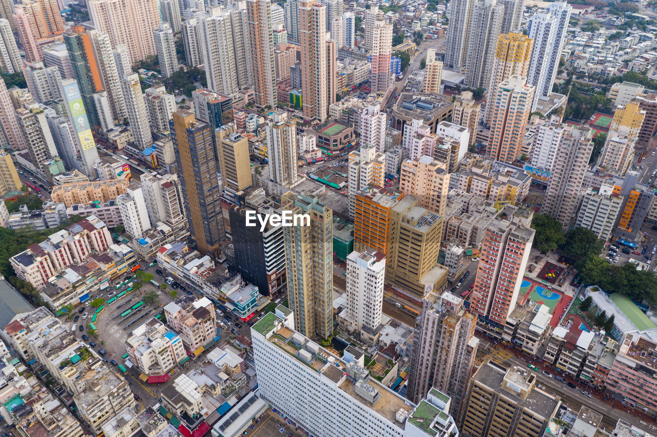 HIGH ANGLE VIEW OF MODERN BUILDINGS IN CITY AT NIGHT