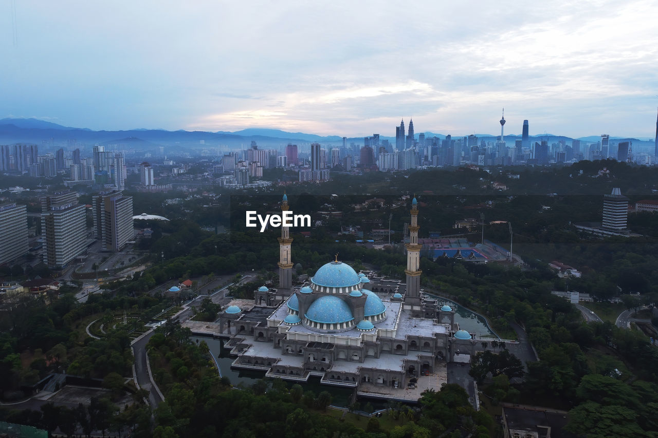 HIGH ANGLE VIEW OF CITY AGAINST SKY