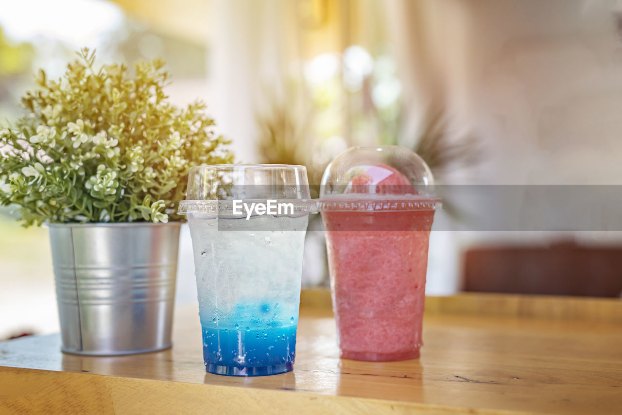 CLOSE-UP OF DRINK ON TABLE AT HOME