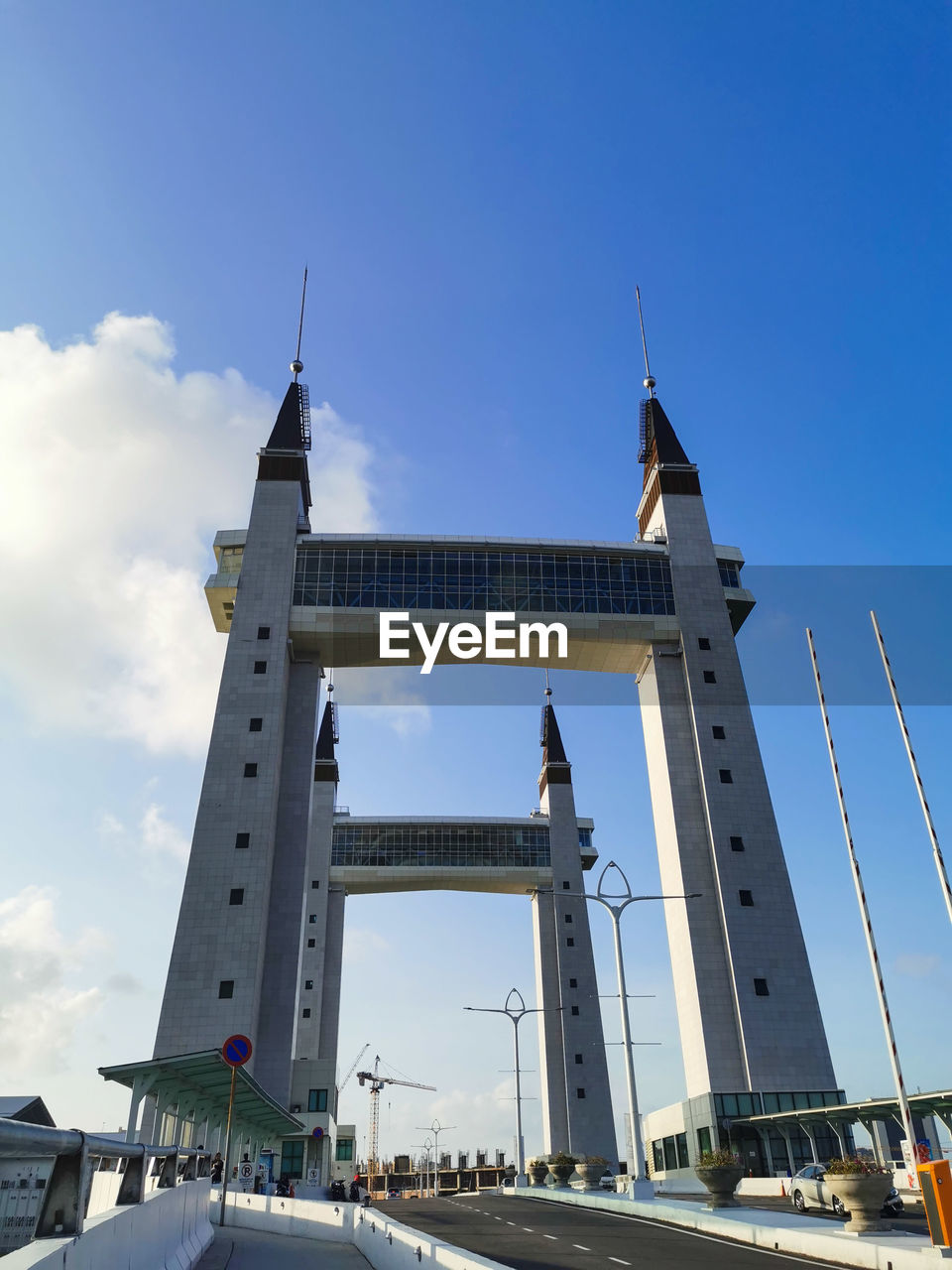 LOW ANGLE VIEW OF TOWER BRIDGE